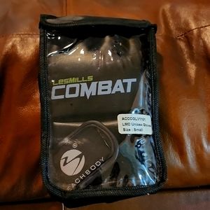 Les Mills Combat / Body Combat Gloves Like New! Size small.